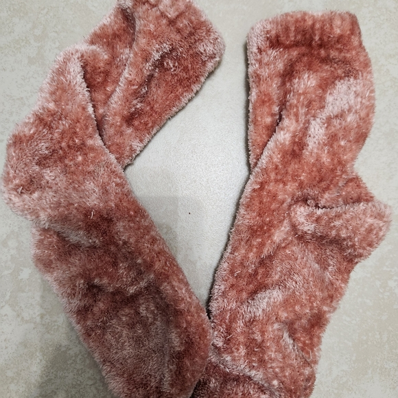 Cozy‎ Pink Fuzzy Socks